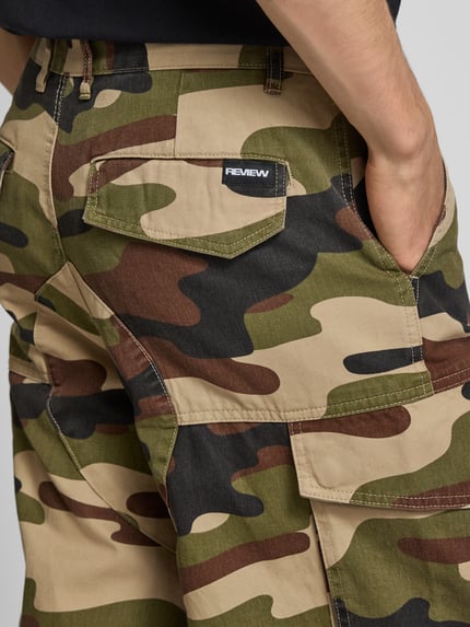 REVIEW Baggy Cargohose mit Gesäßtaschen Oliv 3