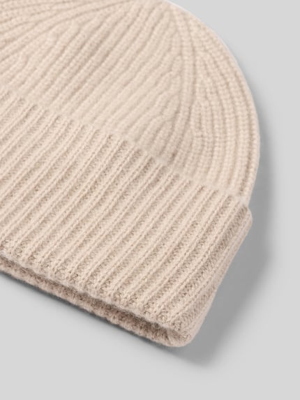 Productfoto, Mütze aus reinem Kaschmir van Christian Berg Men in beige, Brede omslag, Grof tricot, zachte textuur