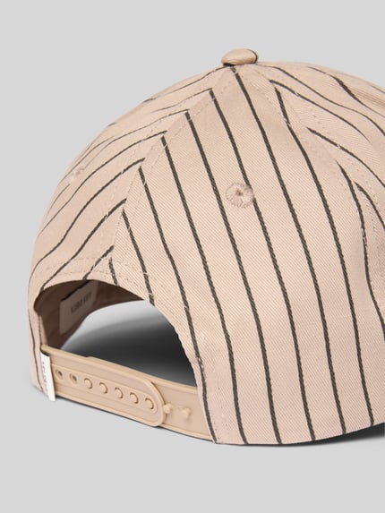 Produktfoto, Basecap met Labeldetail van Les Deux voor heren, puur katoen, verstevigde klep, luchtgaten, verstelbare sluiting, beige met zwarte strepen