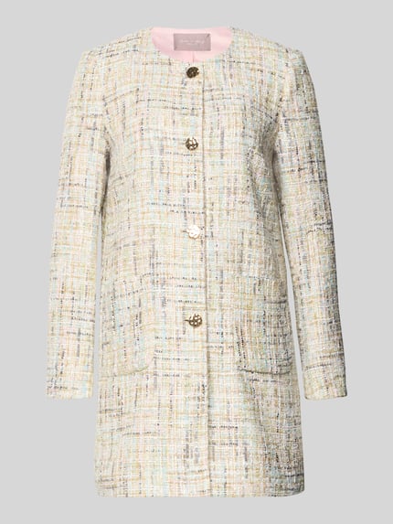 Produktfoto, Blazer mit aufgesetzten Eingrifftaschen von Christian Berg Woman Selection, cremefarbenes Tweed-Material mit Knopfleiste, Rundhalsausschnitt, ausgestellter Schnitt, strukturierte Oberfläche, große Taschen, 85 cm Rückenlänge, 38 cm Brustweite, 64 cm Ärmellänge.