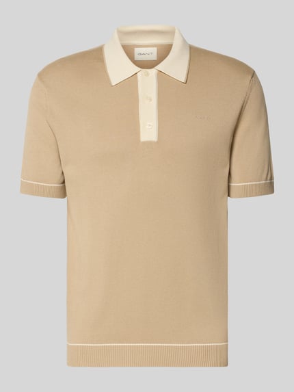 Produktfoto, Slim Fit Poloshirt mit Logo-Stitching von Gant in Beige, Baumwoll-Modal-Mix, kurze Knopfleiste, Polokragen, glatte Textur.