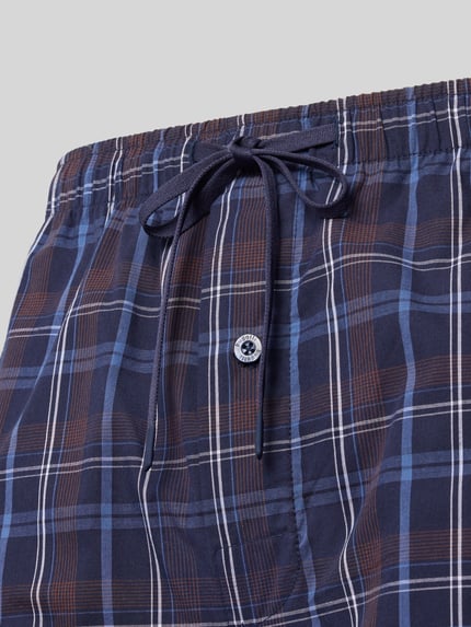 Produktfoto, granatowo-niebiesko-brązowe szorty od piżamy z wzorem na całej powierzchni, piżama-Shorts mit elastischem Bund und Tunnelzug von bugatti, bawełna, krój regular fit, wzór na całej powierzchni, elastyczny pas, tunel