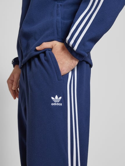 adidas Originals Spodnie dresowe z elastycznym ściągaczem Granatowy 3