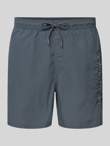 Produktfoto, Regular Fit Shorts mit Gesäßtasche von Calvin Klein Underwear in Grau mit Logo-Stitching, elastischer Bund mit Tunnelzug, integrierter Slip, Herren Shorts