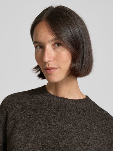 VERO MODA Sweter o kroju relaxed fit z domieszką wełny model 'BOOM' Czekoladowy melanż 3