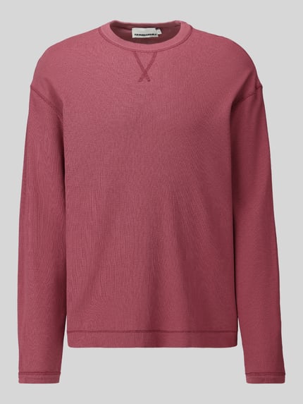 Produktfoto, Langarmshirt mit Waffelstruktur von ARMEDANGELS in einfarbigem Rot, Strukturmuster, Regular Fit, Rundhals, lange Ärmel, Rippabschluss.