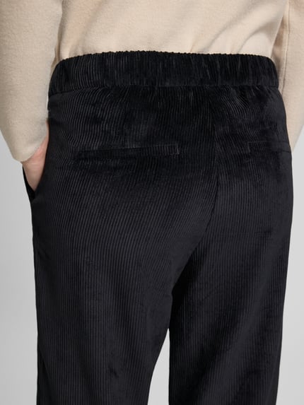 MAC Flared Cordhose mit Paspeltaschen am Gesäß Modell 'CHIARA' Black 3