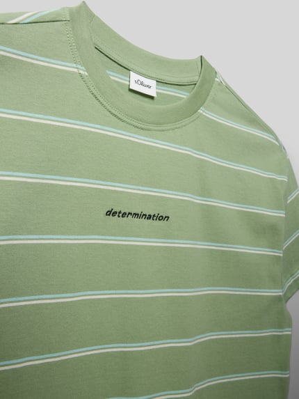Produktfoto, Regular Fit T-Shirt aus reiner Baumwolle von s.Oliver RED LABEL, Kinder T-Shirt in Optik:Allover-Muster, gestreift, Statement-Stitching, Rundhals, Ärmelform: Kurzarm, Materialverarbeitung: Jersey, grün mit weißen und blauen Streifen, glatte Struktur