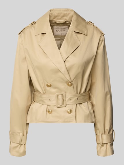 Produktfoto, Cropped Trenchcoat mit Reverskraag model 'Fatou' van Guess in beige, katoenmix, cropped fit, getailleerde pasvorm, dubbele knopenrij, stofriem, dames trenchcoat