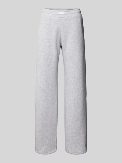 Wide leg sweatpants met labeldetail Shop The Look MANNEQUINE