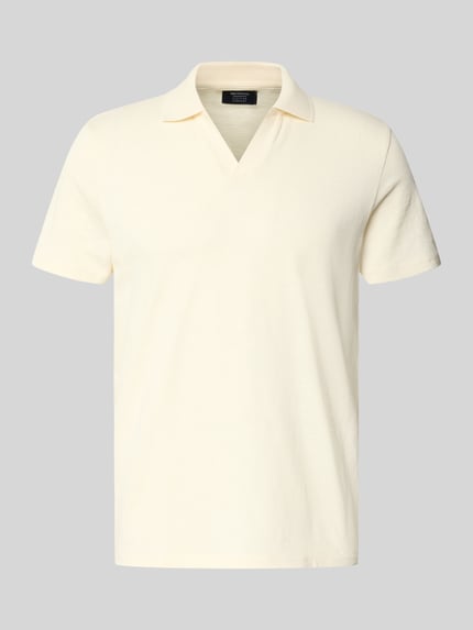 Produktfoto, Slim Fit Poloshirt mit V-Ausschnitt von MCNEAL z bawełny, krój slim fit, kołnierzyk polo, dekolt w serek, długość tyłu w rozmiarze M: 68 cm, jednolity kremowy kolor, miękka tekstura