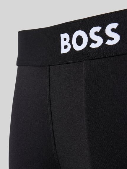Produktfoto, schwarze Trunks mit weißem Label-Bund von BOSS, glatte Struktur, Modell 'MICRO ONE', Herren Trunk von BOSS.