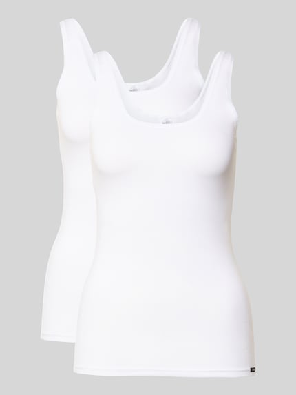 Produktfoto, zwei weiße Tanktops mit U-Ausschnitt im Slim Fit aus Baumwoll-Elasthan-Mix, Label-Detail, Tanktop mit Label-Detail im 2er-Pack von Skiny