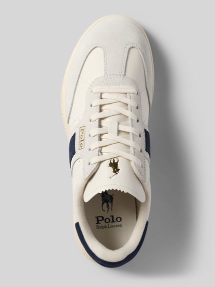 Produktfoto, Sneaker mit Schnürverschluss von Polo Ralph Lauren aus Echtleder in Weiß mit abgerundete Spitze, Label-Detail, strukturierte Sohle, Absatzhöhe 5 cm, Schafthöhe 6 cm, Schaftweite 6 cm.