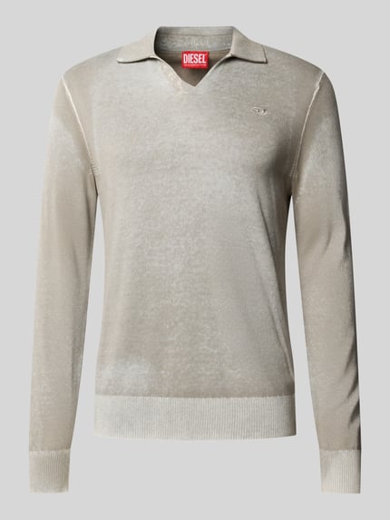 Produktfoto, Pullover in Strick-Optik von Diesel in Beige mit Used-Look, Umlegekragen, V-Ausschnitt, reine Baumwolle, Regular Fit
