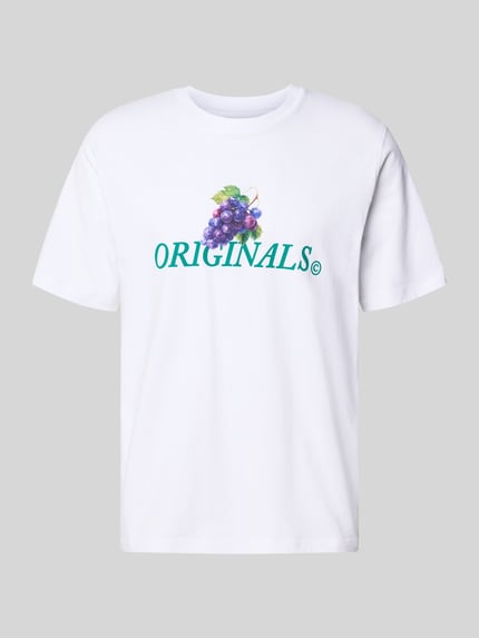 Produktfoto, Regular Fit T-Shirt mit Statement-Print Modell 'Eres' von Jack & Jones aus reiner Baumwolle, weiß mit Rundhalsausschnitt, grüner Schrift und Traubenmotiv, Rückenlänge bei Größe M: 61 cm