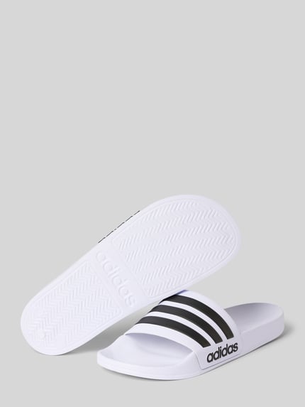 adidas Sportswear Klapki kąpielowe z wytłaczanym logo model 'ADILETTE SHOWER' Biały 4
