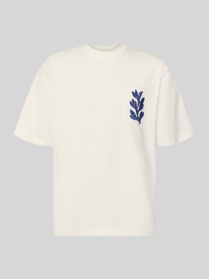 Produktfoto, T-Shirt mit rückseitigem Motiv-Print von Jake*s aus Reine Baumwolle, Regular-Fit, Rundhalsausschnitt, Stitching, weiß mit dunkelblauem Motiv, Rückenlänge bei Größe M 68 cm