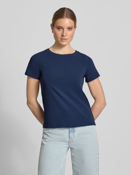 Frauenmodel trägt Damen T-Shirt von Weekend Max Mara, Regular Fit T-Shirt aus Baumwoll-Mix Modell 'MULTIF', Optik: Unifarben, Logo-Print, Rundhals, Ärmelform: Kurzarm, Materialverarbeitung: Jersey, Ganzkörperansicht von vorne.