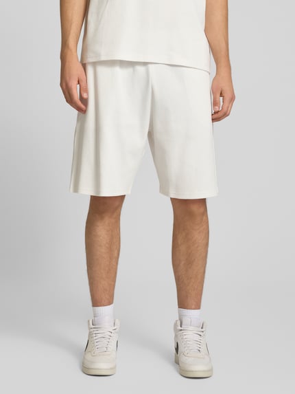 REVIEW Straight Fit Sweatshorts mit Strukturmuster Offwhite 4