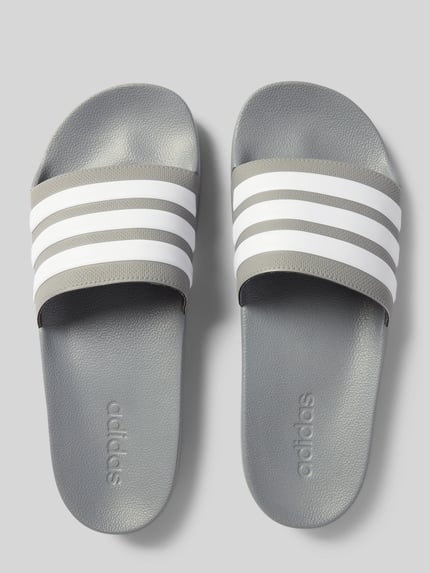 adidas Sportswear Slides mit Label-Print Modell 'ADILETTE SHOWER' Mittelgrau 3