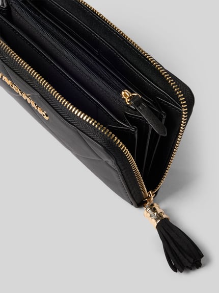 Produktfoto, Portemonnaie mit umlaufendem Reißverschluss Modell 'ASTRID' von Valentino Bags in schwarzer Lederoptik mit Rauten, goldenen Reißverschlüssen, Quaste und Logo, rechteckige Form, sichtbare Fächer und Nähte
