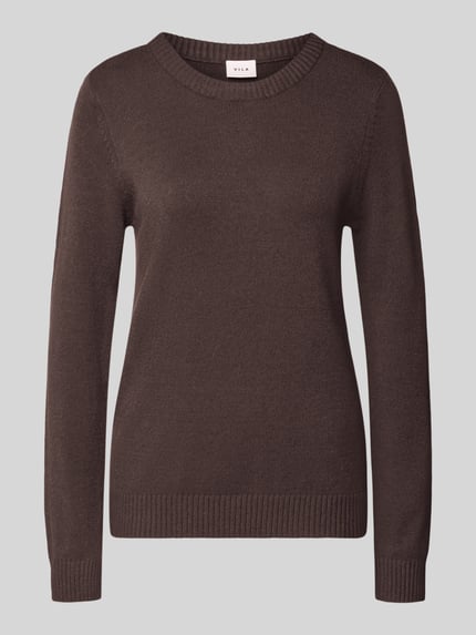 Produktfoto, brauner Strickpullover aus Viskose-Mix von VILA, gerippter Rundhalsausschnitt, taillierte Passform, dezente Struktur