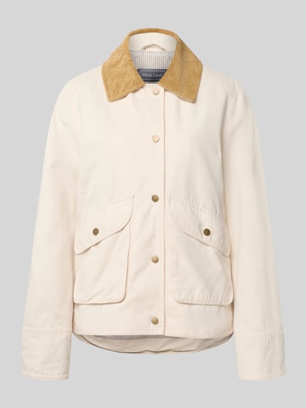 Productfoto, Jacke mit Umlegekragen und aufgesetzten Pattentaschen van WHITE LABEL in crème met rechte fit, drukknoopsluiting, opgestikte klepzakken, corduroy kraag, lengte 67 cm, schouderbreedte 44 cm, borstwijdte 53 cm, mouwlengte 63 cm