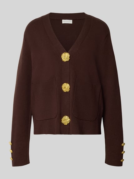 Produktfoto, Strickjacke aus Viskose-Mix mit V-Ausschnitt von Apricot, Regular Fit, braun, goldene Knöpfe, aufgesetzte Taschen, feine Textur