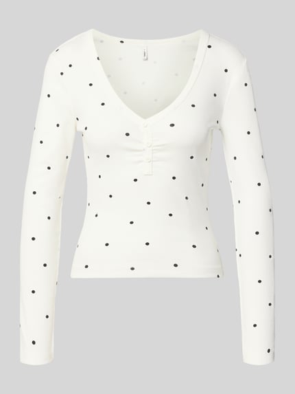 Produktfoto, Regular Fit Langarmshirt aus Baumwoll-Mix Modell 'FENJA' von ONLY, weiß mit schwarzen Punkten, gerippte Textur