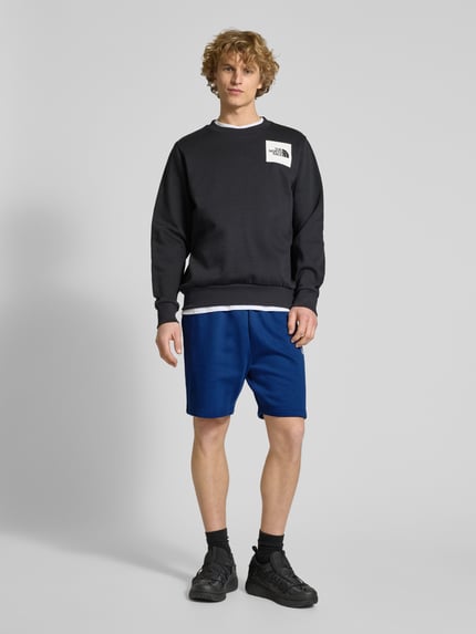 The North Face Szorty z dzianiny dresowej o kroju relaxed fit z wyhaftowanym logo Ciemnoniebieski 1