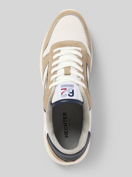 Productfoto, Sneaker met labeldetail model 'Alain' van HECHTER PARIS, heren sneakers in afgerond model met vetersluiting, structuurzool, hakhoogte maat 44: 4 cm, schachthoogte maat 44: 7 cm, schachtbreedte maat 44: 10 cm, beige, navy en witte tinten, zichtbare textuur op het bovenwerk.