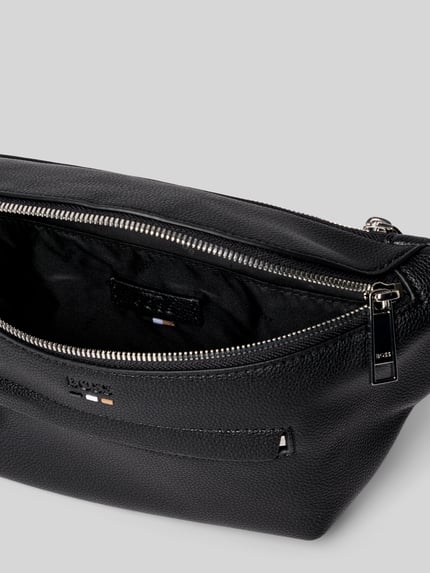 Produktfoto, Bauchtasche mit Label-Applikation Modell 'RAY' von BOSS, Optik: Unifarben, Reißverschluss, Aufteilung: Hauptfach, Innenfach, Reißverschlussfach, strukturierte Oberfläche, schwarze Farbe