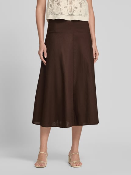 Vrouwenmodel draagt midirok uit mix van katoen en linnen, A-lijn, naadritssluiting, model 'Basque' van Stefanel, dames, totale lengte 88 cm, bandwijdte maat 36: 35 cm, voorkant, geheellichaamsopname.