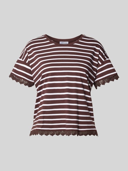 Produktfoto, T-Shirt mit Spitzenbesatz und Rundhalsausschnitt von MORE & MORE, braun-weiß gestreift, Baumwoll-Micromodal-Mix, Regular-Fit.