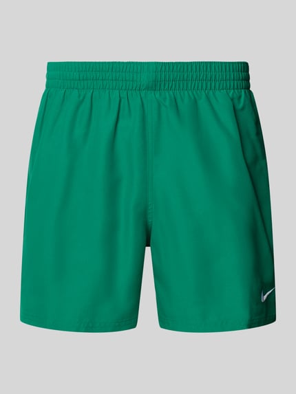 Produktfoto, Badeshorts mit Logo-Stitching und Eingrifftaschen von Nike in kräftigem Grün, Relaxed-Fit, Elastikbund, glatte Struktur