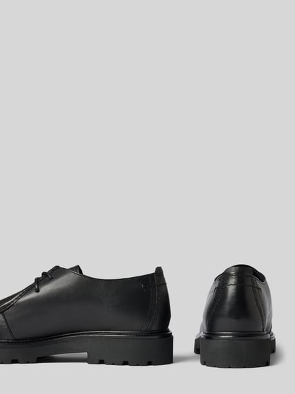 Produktfoto, schwarze Schnürschuhe aus echtem Leder Modell 'PHIL 11' von Marc O'Polo, glatte Oberfläche, seitliche und Rückansicht, Herren Schnürschuhe von Marc O'Polo