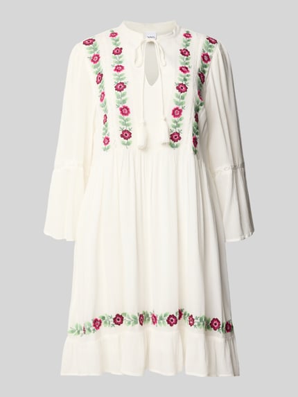 Productfoto, Tunikajurk met Stitchings model 'CHELLA' van YAS, a-lijn, minijurk, licht crème met roze-groene bloemen, structuurstof