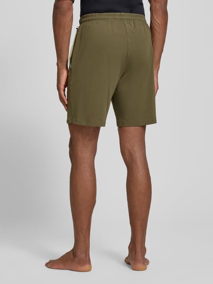 BOSS Regular Fit Sweatshorts aus Baumwoll-Mix Modell 'MIX&MATCH' Oliv 5
