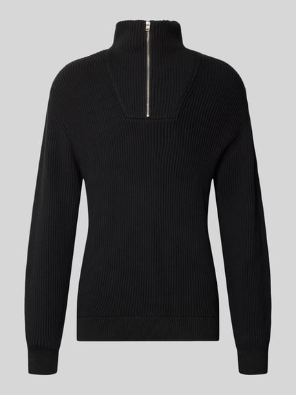 Produktfoto, schwarzer Strickpullover mit Troyer-Kragen Modell 'RIVER' von Redefined Rebel, reine Baumwolle, strukturierte Optik, Regular Fit, Reißverschluss, Herrenmodell