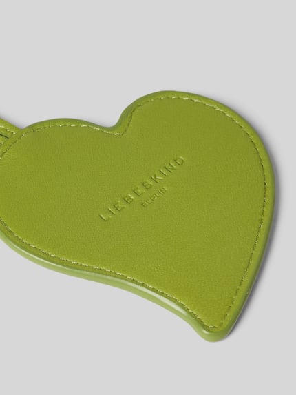 Produktfoto, Taschenanhänger mit Spiegel Modell 'HEART MIRROR PENDANT' von LIEBESKIND BERLIN in Herzform, glatte grüne Oberfläche