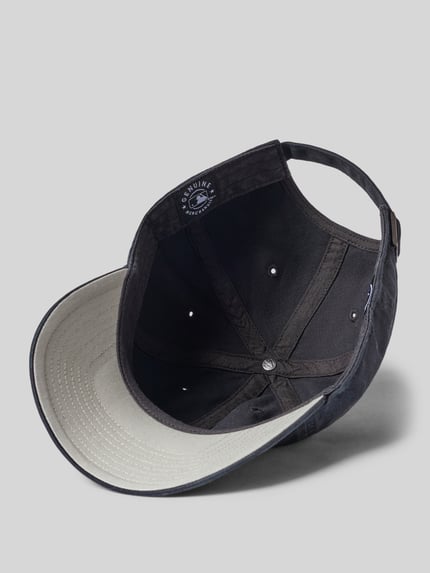 Produktfoto, zwarte 'Basecap uit puur katoen Model 'NEYYAN' van '47 met versterkte klep, motief- en logostitching, luchtgaten en verstelbare sluiting, klassieke pasvorm