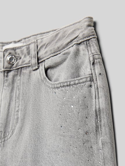 Produktfoto, graue Jeans mit 5-Pocket-Design von Mango aus Reine Baumwolle, Gerader-Schnitt, Detailaufnahme mit sichtbarer Textur