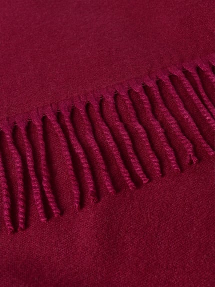 Produktfoto, Schal mit Viskose-Anteil von Kurt Beines in rechteckiger Passform, Strick-Optik, Fransenabschluss, roter Material-Mix