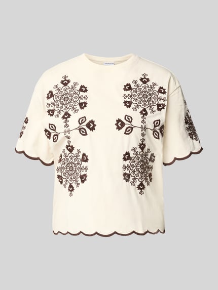 Produktfoto, T-Shirt mit Wellensaum und Motiv-Stitching von Jake*s Casual aus Reine Baumwolle, Gerader-Schnitt, cremefarben mit braunem Stitching-Motiv