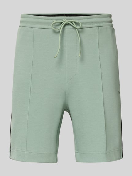 Produktfoto, Regular Fit Sweatshorts aus Baumwoll-Mix Modell 'JT_JOIN HEADLO' von BOSS Green in Mintgrün, unifarben mit Label-Applikation, seitlichen Reißverschlusstaschen, elastischem Bund mit Tunnelzug, weiche Sweat-Textur