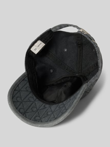 Produktfoto, Basecap mit Label-Detail von CK Calvin Klein aus reiner Baumwolle, verstärkter Schirm, gestickte Luftlöcher, verstellbarer Verschluss, dunkle Farben, feine Textur