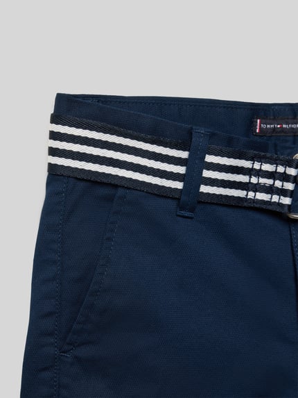 Tommy Hilfiger Kids Shorts mit Gürtel und Eingrifftaschen Marine 2