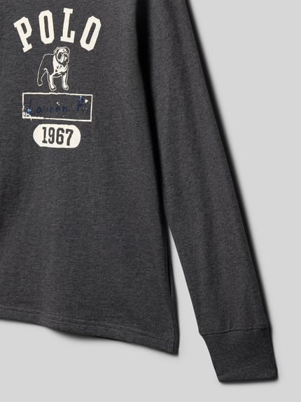 Produktfoto, dunkelgraues Longsleeve mit Label-Print von Polo Ralph Lauren Teens, reine Baumwolle, gerippte Abschlüsse, Regular Fit.