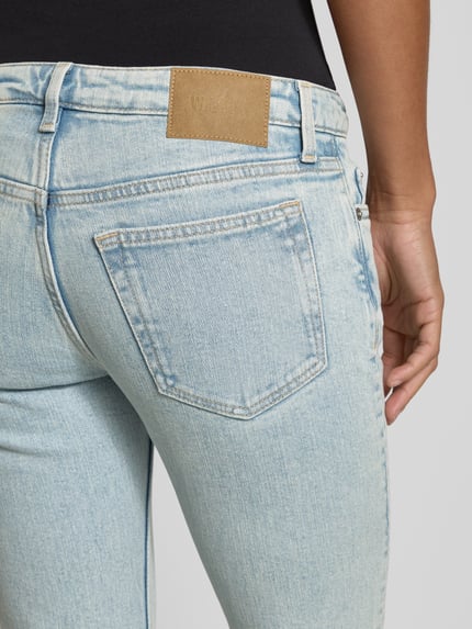 Weekday Flared Jeans aus Baumwoll-Mix Hellblau 3